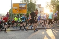 21.05.2016, xkvx, Crosslauf, 44. GutsMuths-Rennsteiglauf, v.l. Sonne beim Start in Schmiedefeld