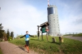 21.05.2016, xkvx, Crosslauf, 44. GutsMuths-Rennsteiglauf, v.l. ein Laeufer auf dem Inselsberg